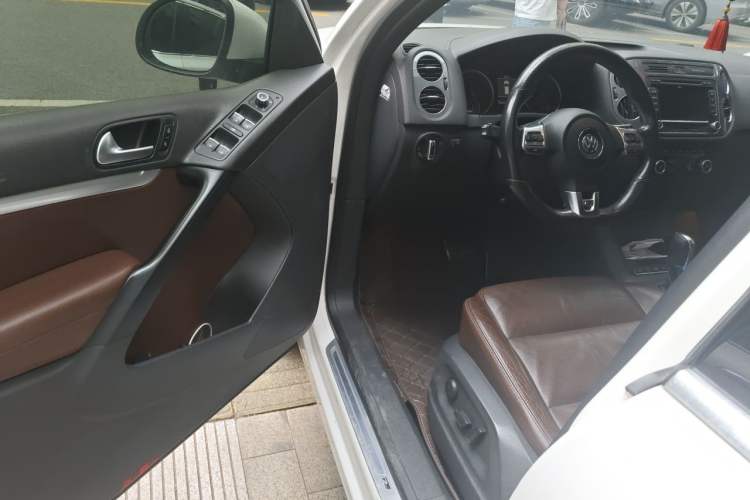 Used Volkswagen Tiguan 2012 2.0 TSI Luxury Edition Driver Seat
