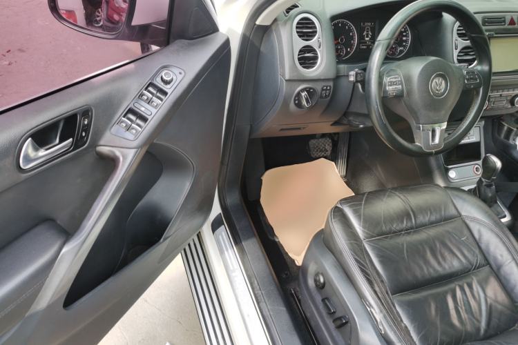 Used Volkswagen Tiguan 2012 2.0 TSI Automatic All-Wheel Drive Elite Edition Driver Seat