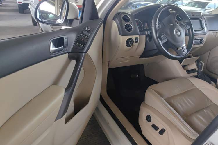 Used Volkswagen Tiguan 2012 1.8TSI Automatic All-Wheel Drive Elite Edition Driver Seat