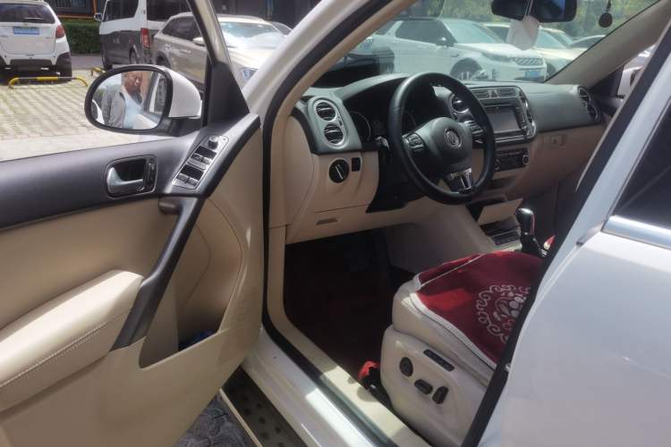 Used Volkswagen Tiguan 2012 1.8TSI Automatic Two-Wheel Drive Zhaoshi Edition Driver Seat