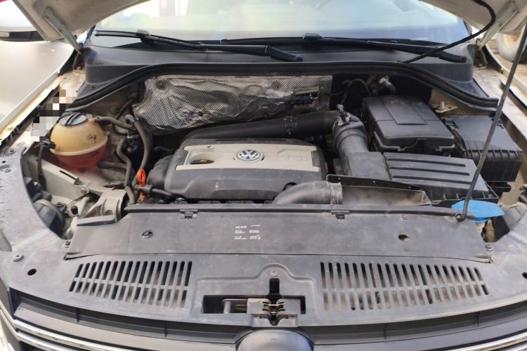 Used Volkswagen Tiguan 2012 2.0 TSI Automatic All-Wheel Drive Elite Edition Engine Bay