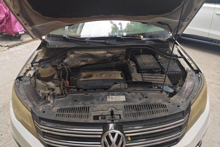 Used Volkswagen Tiguan 2012 2.0 TSI Automatic All-Wheel Drive Elite Edition Engine Bay