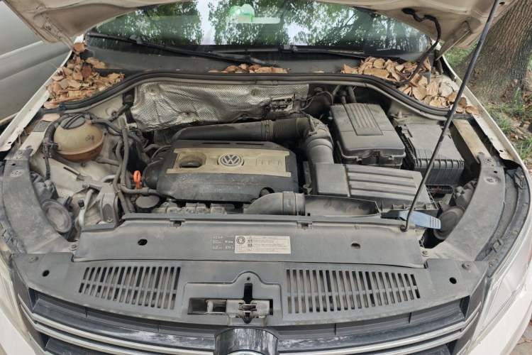 Used Volkswagen Tiguan 2012 2.0 TSI Automatic All-Wheel Drive Flagship Edition Engine Bay