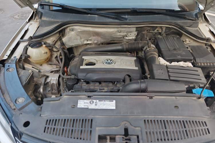 Used Volkswagen Tiguan 2012 2.0 TSI Luxury Edition Engine Bay