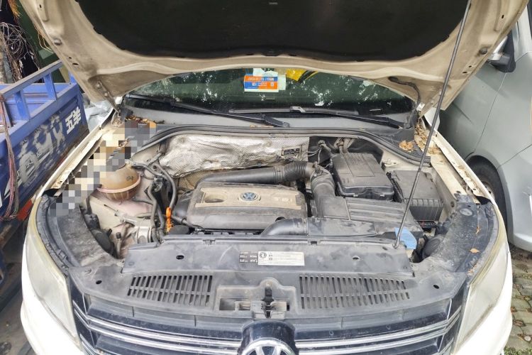 Used Volkswagen Tiguan 2012 2.0 TSI Automatic All-Wheel Drive Flagship Edition Engine Bay