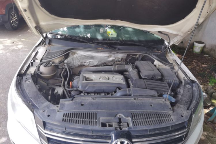 Used Volkswagen Tiguan 2012 2.0 TSI Automatic All-Wheel Drive Flagship Edition Engine Bay