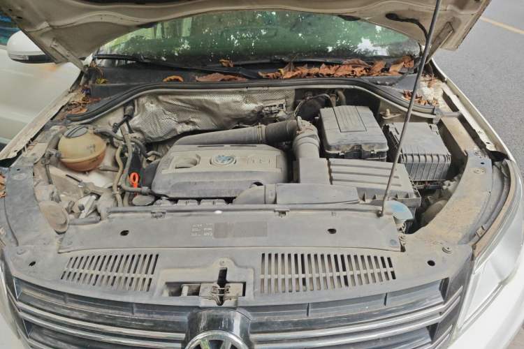 Used Volkswagen Tiguan 2012 2.0 TSI Automatic All-Wheel Drive Flagship Edition Engine Bay