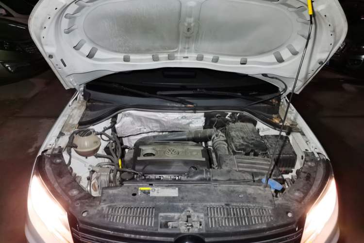 Used Volkswagen Tiguan 2012 2.0 TSI Comfort Edition Engine Bay