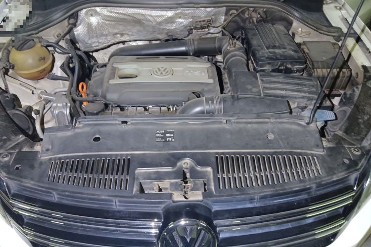 Used Volkswagen Tiguan 2012 2.0 TSI Automatic All-Wheel Drive Flagship Edition Engine Bay