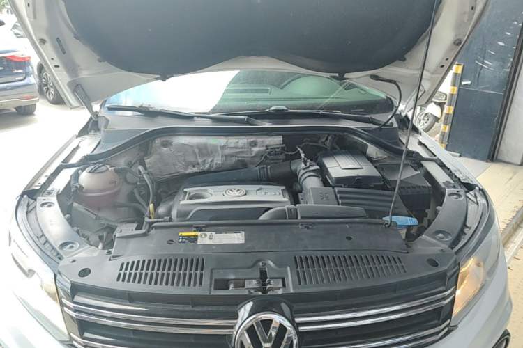 Used Volkswagen Tiguan 2012 2.0 TSI Comfort Edition Engine Bay