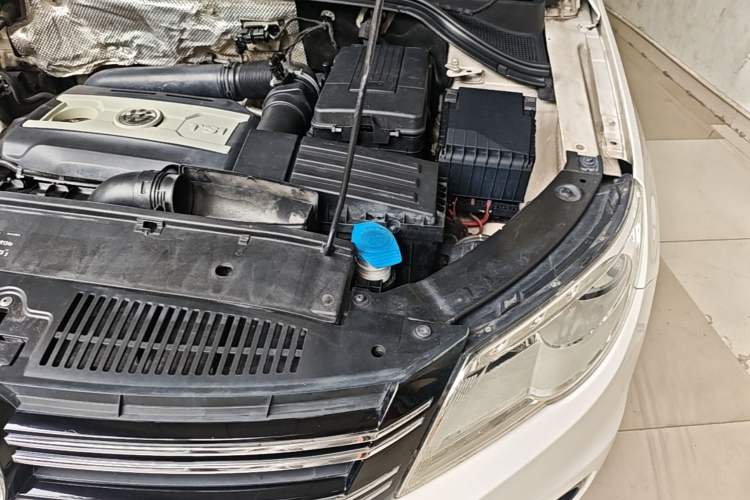 Used Volkswagen Tiguan 2012 1.8TSI Automatic All-Wheel Drive Fashion Edition Engine Bay Left