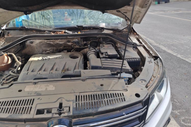 Used Volkswagen Tiguan 2012 2.0 TDI Comfort Edition Engine Bay Left