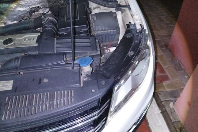 Used Volkswagen Tiguan 2012 1.8TSI Automatic Two-Wheel Drive Elite Edition Engine Bay Left