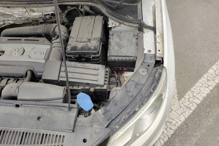 Used Volkswagen Tiguan 2012 1.8TSI Manual Two-Wheel Drive Urban Edition Engine Bay Left
