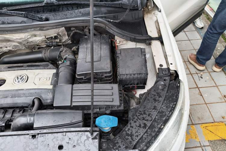 Used Volkswagen Tiguan 2012 2.0 TSI Automatic All-Wheel Drive Elite Edition Engine Bay Left