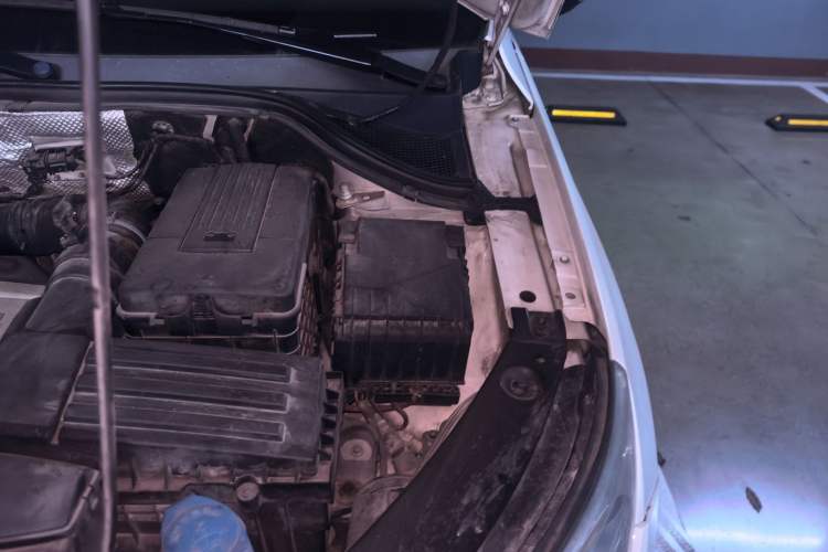 Used Volkswagen Tiguan 2012 1.8TSI Automatic Two-Wheel Drive Urban Edition Engine Bay Left