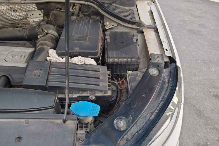 Used Volkswagen Tiguan 2012 2.0 TSI Luxury Edition Engine Bay Left