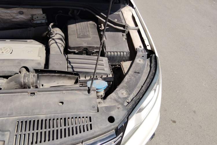 Used Volkswagen Tiguan 2012 2.0 TSI Comfort Edition Engine Bay Left