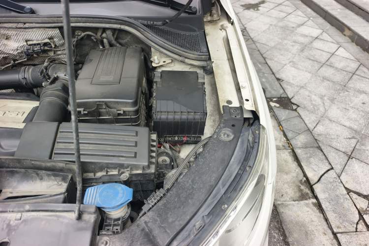 Used Volkswagen Tiguan 2012 2.0 TSI Automatic All-Wheel Drive Elite Edition Engine Bay Left