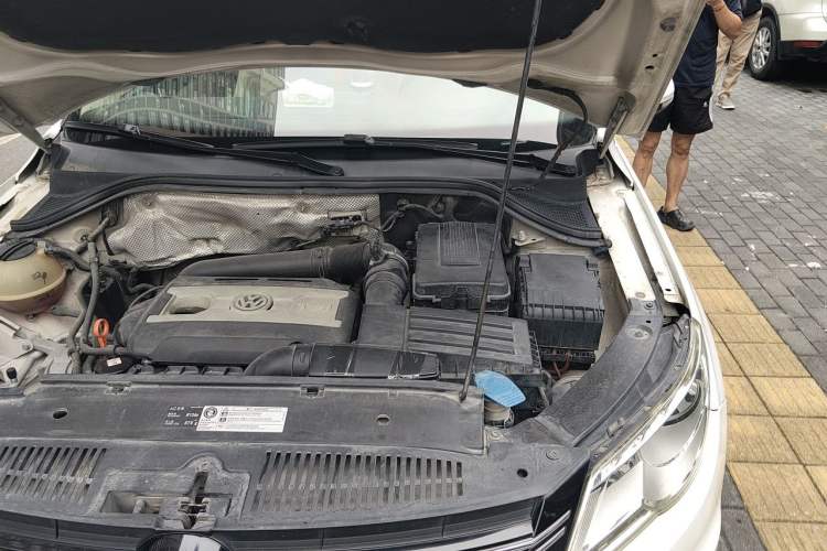 Used Volkswagen Tiguan 2012 1.8TSI Automatic All-Wheel Drive Elite Edition Engine Bay Left