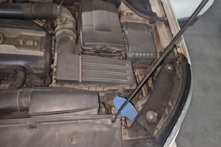Used Volkswagen Tiguan 2012 2.0 TSI Comfort Edition Engine Bay Left