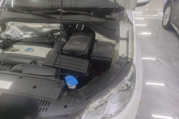 Used Volkswagen Tiguan 2012 1.8TSI Automatic Two-Wheel Drive Elite Edition Engine Bay Left