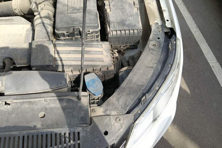 Used Volkswagen Tiguan 2012 1.8TSI Automatic Two-Wheel Drive Trend Edition Engine Bay Left