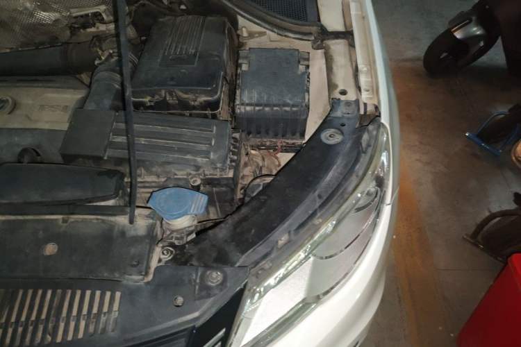 Used Volkswagen Tiguan 2012 1.8TSI Automatic Two-Wheel Drive Zhaoshi Edition Engine Bay Left