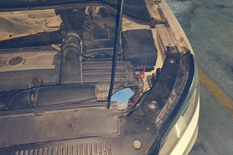 Used Volkswagen Tiguan 2012 2.0 TSI Comfort Edition Engine Bay Left