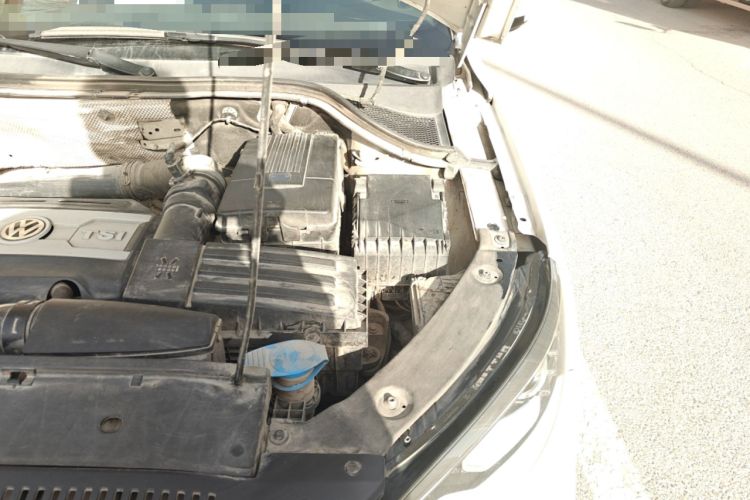 Used Volkswagen Tiguan 2012 2.0 TSI Luxury Edition Engine Bay Left