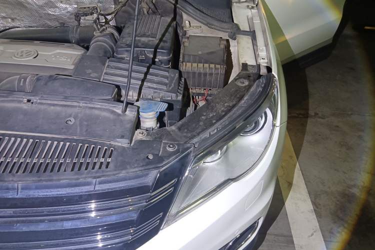 Used Volkswagen Tiguan 2012 2.0 TSI Automatic All-Wheel Drive Flagship Edition Engine Bay Left
