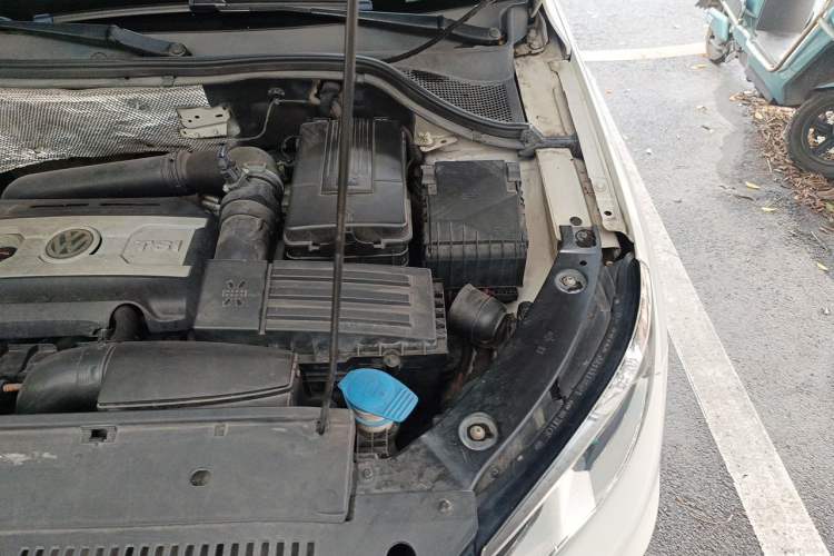 Used Volkswagen Tiguan 2012 2.0 TSI Comfort Edition Engine Bay Left