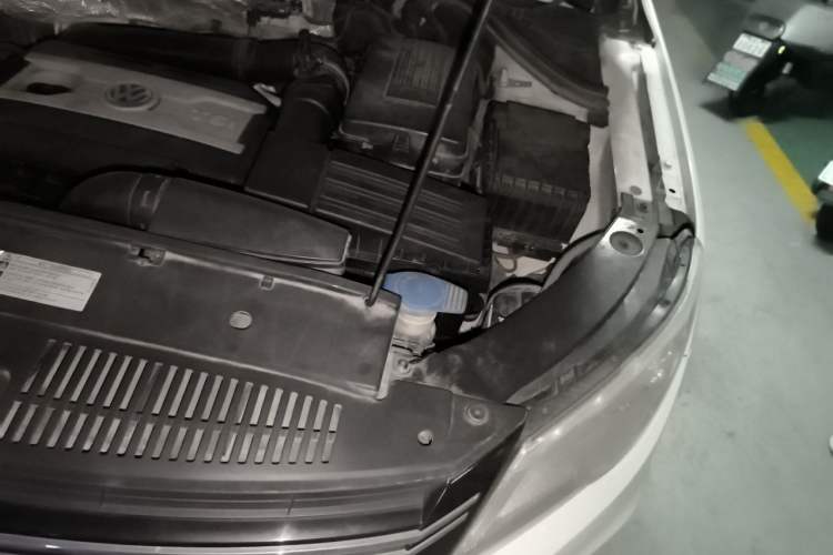 Used Volkswagen Tiguan 2012 1.8TSI Automatic All-Wheel Drive Elite Edition Engine Bay Left