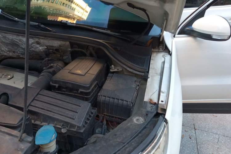 Used Volkswagen Tiguan 2012 2.0 TSI Automatic All-Wheel Drive Elite Edition Engine Bay Left
