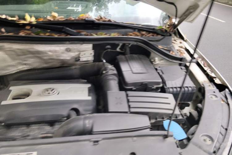 Used Volkswagen Tiguan 2012 2.0 TSI Comfort Edition Engine Bay Left