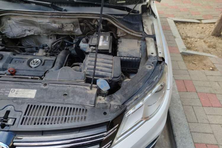 Used Volkswagen Tiguan 2012 1.4TSI Manual Two-Wheel-Drive Urban Edition Engine Bay Left