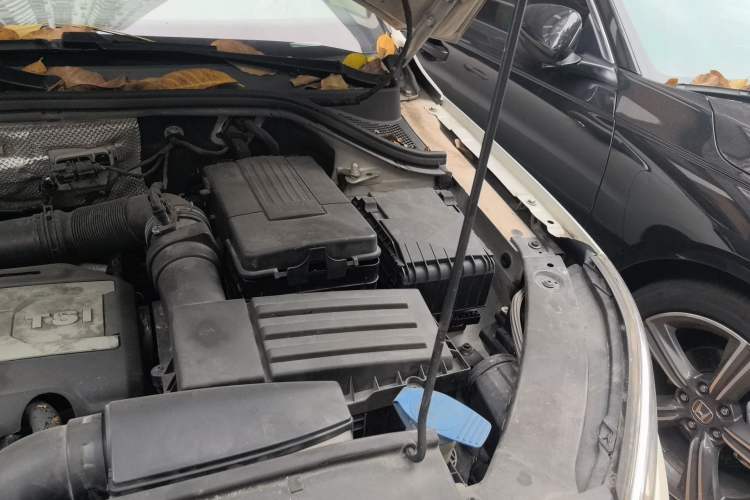 Used Volkswagen Tiguan 2012 1.8TSI Automatic All-Wheel Drive Elite Edition Engine Bay Left