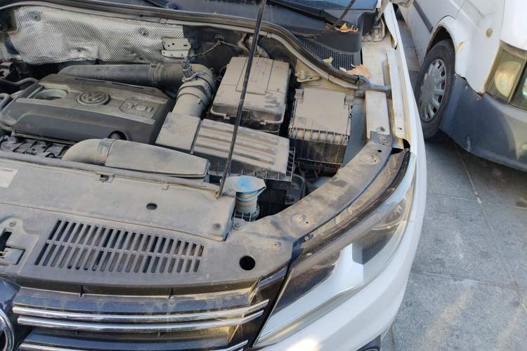 Used Volkswagen Tiguan 2012 2.0 TSI Comfort Edition Engine Bay Left