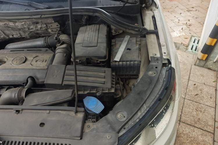 Used Volkswagen Tiguan 2012 2.0 TSI Comfort Edition Engine Bay Left