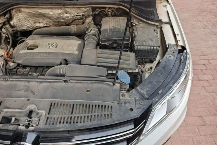 Used Volkswagen Tiguan 2012 2.0 TSI Automatic All-Wheel Drive Elite Edition Engine Bay Left