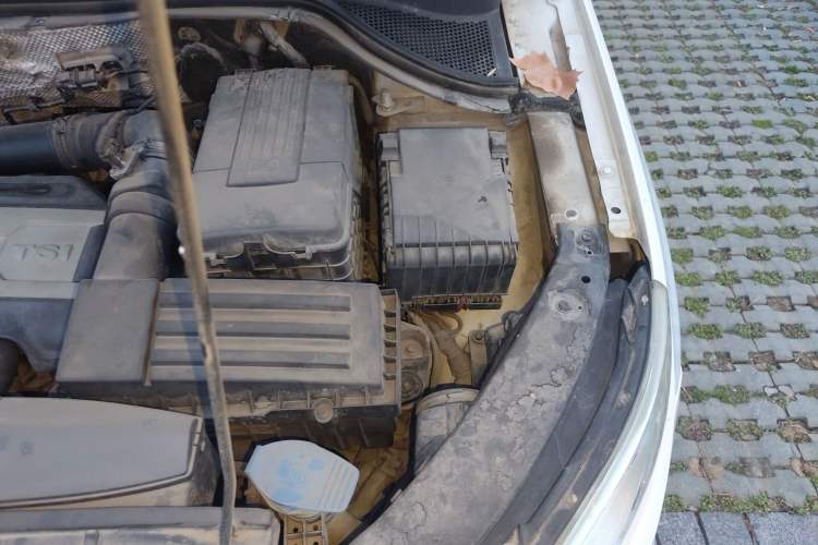 Used Volkswagen Tiguan 2012 1.8TSI Automatic Two-Wheel Drive Trend Edition Engine Bay Left