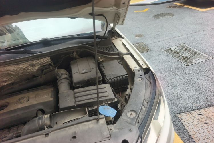 Used Volkswagen Tiguan 2012 2.0 TSI Comfort Edition Engine Bay Left