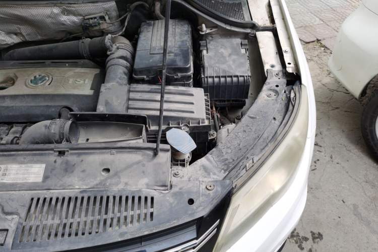 Used Volkswagen Tiguan 2012 2.0 TSI Automatic All-Wheel Drive Elite Edition Engine Bay Left