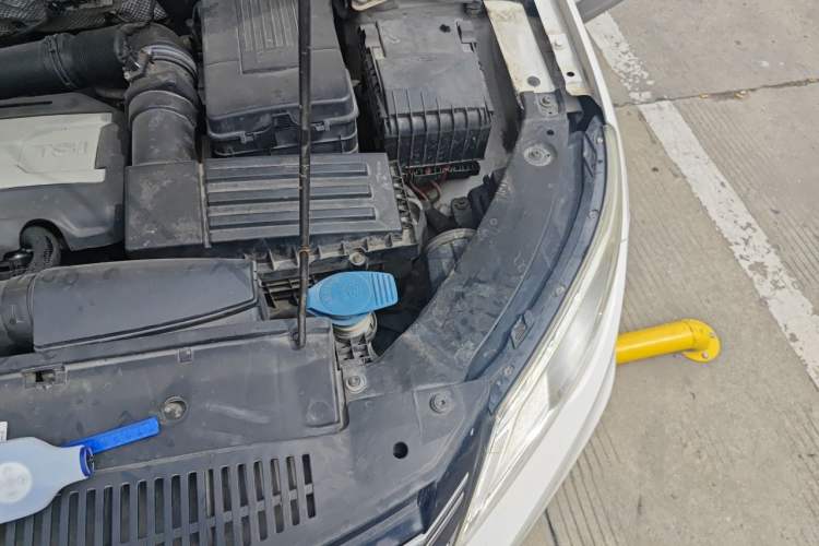 Used Volkswagen Tiguan 2012 2.0 TSI Automatic All-Wheel Drive Elite Edition Engine Bay Left