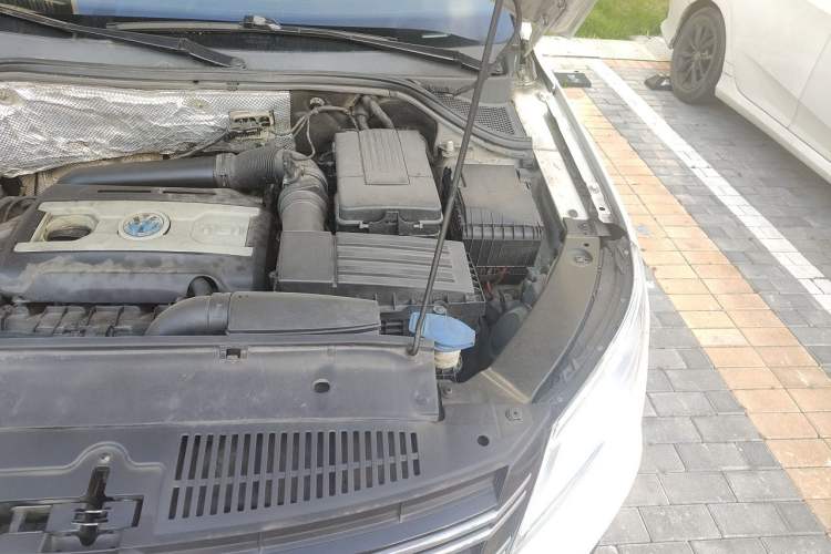 Used Volkswagen Tiguan 2012 2.0 TSI Automatic All-Wheel Drive Flagship Edition Engine Bay Left