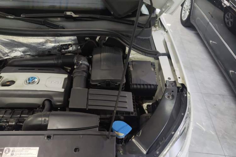Used Volkswagen Tiguan 2012 1.8TSI Automatic Two-Wheel Drive Elite Edition Engine Bay Left