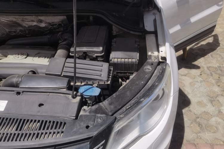 Used Volkswagen Tiguan 2012 1.8TSI Automatic Two-Wheel Drive Zhaoshi Edition Engine Bay Left