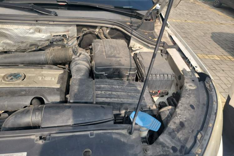 Used Volkswagen Tiguan 2012 2.0 TSI Automatic All-Wheel Drive Elite Edition Engine Bay Left