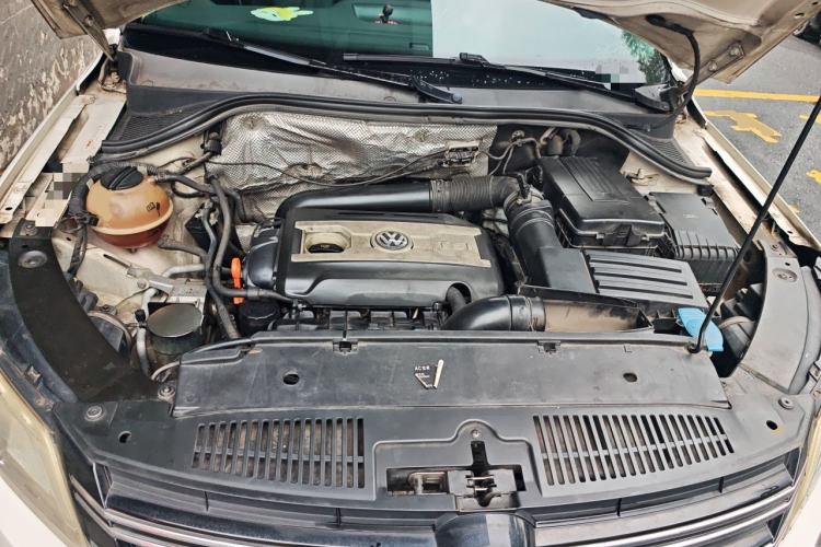 Used Volkswagen Tiguan 2012 2.0 TSI Automatic All-Wheel Drive Elite Edition Engine Bay