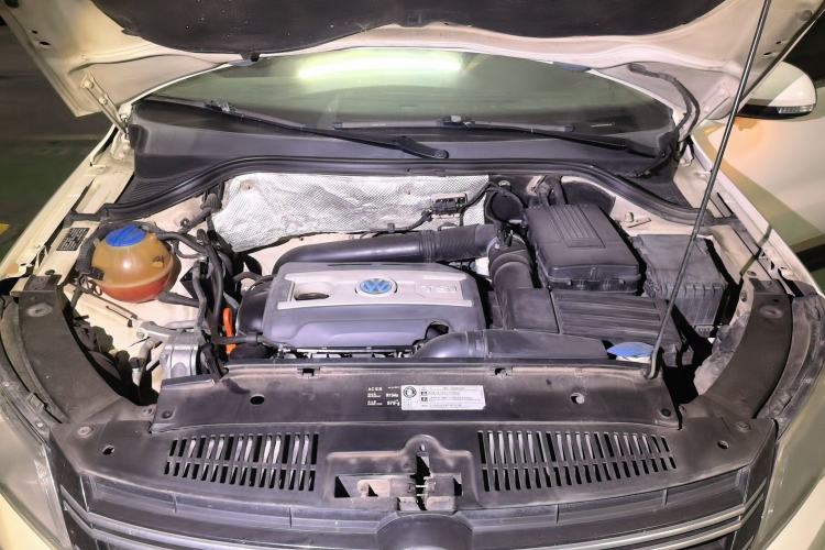 Used Volkswagen Tiguan 2012 2.0 TSI Automatic All-Wheel Drive Flagship Edition Engine Bay